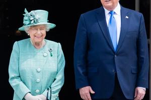Bang Showbiz / Queen Elizabeth and Donald Trump are said to have bonded well