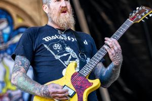 Bang Showbiz / Mastodon remembered ex-guitarist Brent Hinds at their first gig since his death.