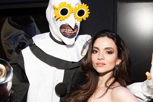 Bang Showbiz / Terrifier villain Art the Clown with Lauren LaVera, who plays Sienna Shaw