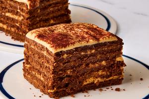 A no-bake dessert made with layers of chocolate cookies and dulce de leche — what’s not to love? (Rachel Vanni/TCA) FILENAME:
