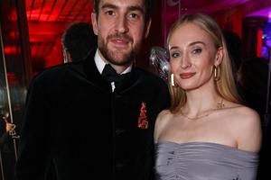 Bang Showbiz / Sophie Turner and Peregrine Pearson split again?