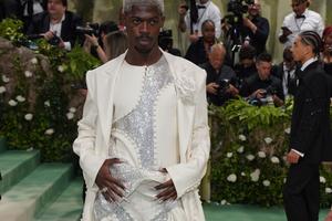 Bang Showbiz / Lil Nas X's father has spoken out about his son's arrest