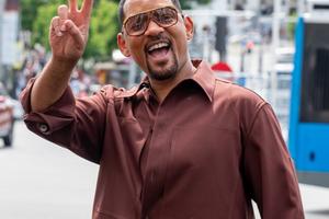 Bang Showbiz / Will Smith's new movie is moving forward