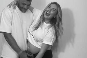 Bang Showbiz / Perrie Edwards is pregnant with her second child with her footballer fiancé Alex Oxlade-Chamberlain