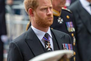 Bang Showbiz / Prince Harry has visited Queen Elizabeth's grave