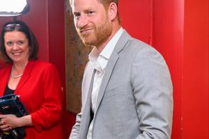 Bang Showbiz / Prince Harry has made a surprise visit to Ukraine.