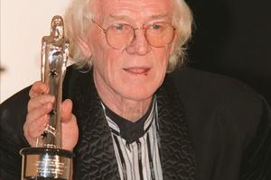 Bang Showbiz / Richard Harris knocked a man out at a pub in London in his final fight before his death