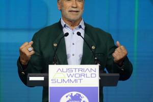 Bang Showbiz / Arnold Schwarzenegger fears for US democracy