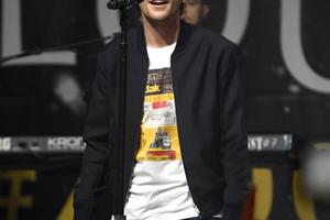 Bang Showbiz / Louis Tomlinson feels 'so in love' with Zara McDermott