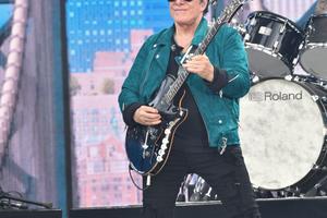 Bang Showbiz / Journey's Neal Schon causes confusion with Jonathan Cain departure announcement