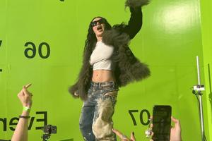 Bang Showbiz / Charli xcx was offered a tour documentary for Brat