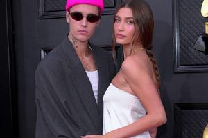 Bang Showbiz / Hailey Bieber tests products on her husband