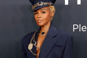 Bang Showbiz / Janelle Monáe claims she experienced time travel