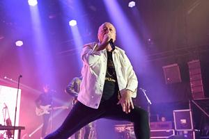 Bang Showbiz / Jim Kerr and Simple Minds continue to appeal