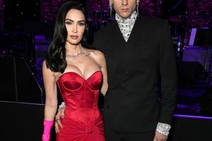 Bang Showbiz / Megan Fox and Machine Gun Kelly have 'grown closer'