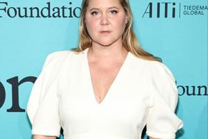 Bang Showbiz / Amy Schumer is pain free