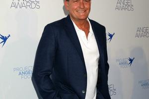 Bang Showbiz / Charlie Sheen has clarified his comments about sexual experiences with men