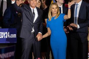 Bang Showbiz / Cheryl Hines has said some of her long-time friends distanced themselves after her husband, Robert F. Kennedy Jr.