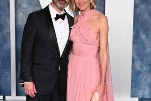 Bang Showbiz / Jimmy Kimmel's wife Molly McNearney's family are divided