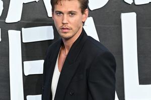 Bang Showbiz / Austin Butler isn't dating Emily Ratajkowski.