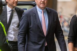 Bang Showbiz / Kevin Spacey is homeless