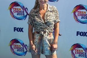 Bang Showbiz / Candace Cameron Bure is trying not to hit back online