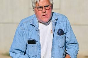 Bang Showbiz / Jay Leno steers clear of political issues