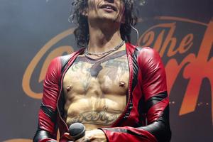 Bang Showbiz / Justin Hawkins was 'sceptical' about doing YouTube due to the 'stigma'