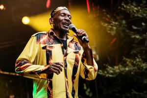 Bang Showbiz / Jimmy Cliff has passed away after suffering a seizure and pneumonia