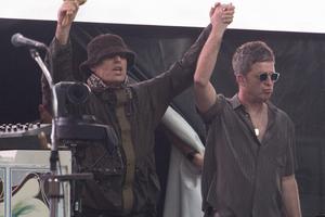 Bang Showbiz / Oasis are to embark on a' period of reflection' following their tour finale.