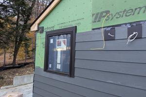 The siding on this house is being applied directly over the wood sheathing. The sheathing has a plastic covering, and tape is required to prevent water from infiltrating into the wall cavity. (Tim Carter/Tribune Content Agency)