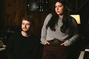 Bang Showbiz / Alex Warren and Gigi Perez have released their reimagined version of Eternity