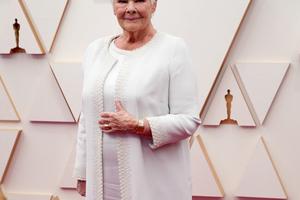 Bang Showbiz / Dame Judi Dench has defended Harvey Weinstein