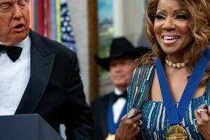 Bang Showbiz / Gloria Gaynor has complimented Donald Trump