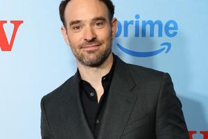 Bang Showbiz / Charlie Cox has been replaced by the family dog