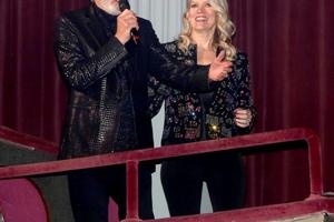 Bang Showbiz / Neil and Katie Diamond are best friends