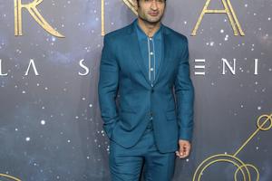 Bang Showbiz / Kumail Nanjiani is to make his directing debut with the horror movie Howl