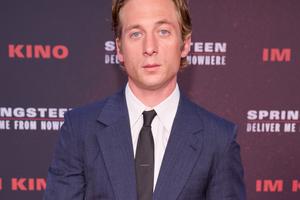 Bang Showbiz / Jeremy Allen White is' obsessed' with real estate.