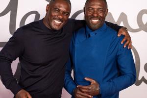 Bang Showbiz / Idris Elba posing with his Madame Tussauds waxwork