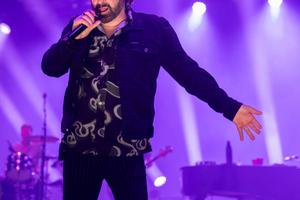 Bang Showbiz / Adam Duritz has opened up about his love life back in the 1990s