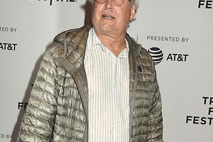 Bang Showbiz / Chevy Chase 'back from the dead' after heart failure