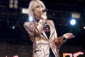Bang Showbiz / Chrissie Hynde was embarrassed by Pistol
