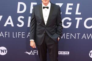 Bang Showbiz / Cary Elwes breaks silence on Rob Reiner's death