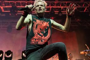 Bang Showbiz / Deryck Whibley has turned his life around since his near-death experience 12 years ago
