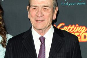 Bang Showbiz / Tommy Lee Jones' family breaks silence on daughter's death