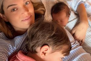 Bang Showbiz / Alexandra Michler and her son John with newborn/ © Instagram.