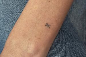 Bang Showbiz / Sarah Paulson's' DK' tattoo/ © Instagram.