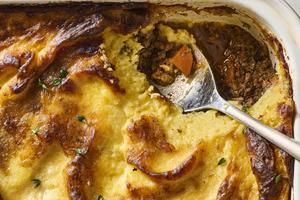 All that and a cheesy mashed potato topping. (Alex Lepe /TCA)