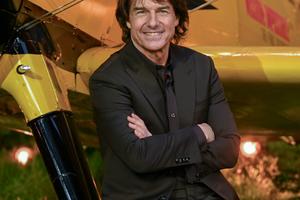 Bang Showbiz / Tom Cruise filmed a lightsaber duel for Star Wars: Starfighter