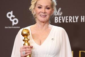 Bang Showbiz / Jean Smart with her Golden Globe Award.